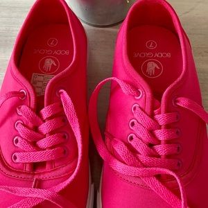 NWOT Hot Pink Body Glove Sneakers with White Soles. Size: 7.